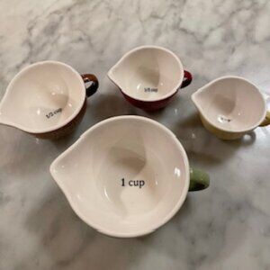 Gooseberry Patch ceramic measuring cups set.